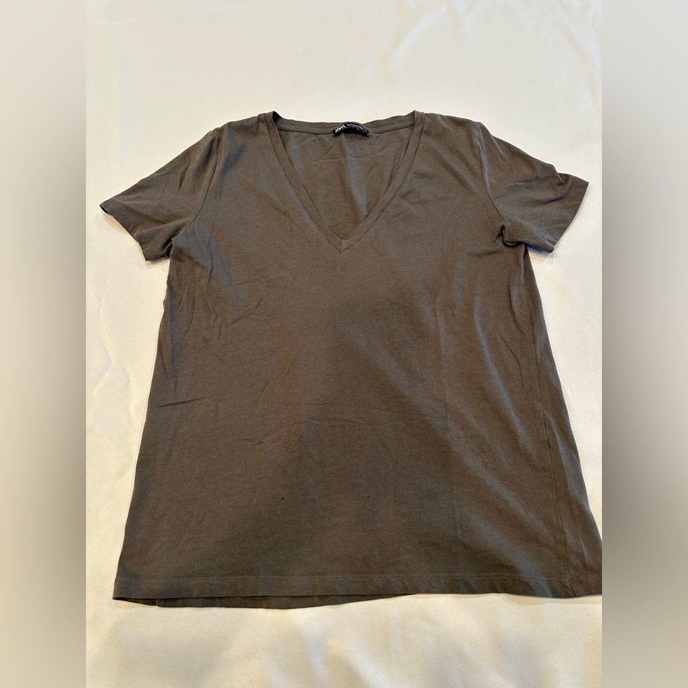Zara WomenV-Neck Gray T-Shirt Size Medium